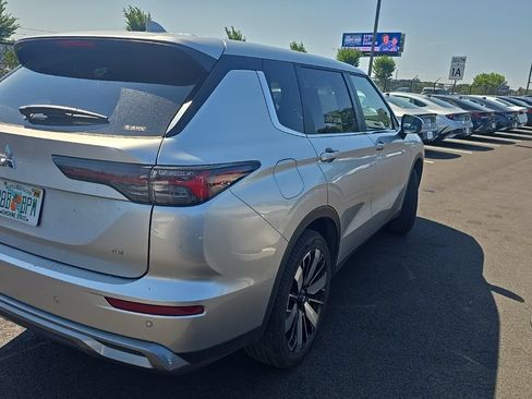 Used 2025 Mitsubishi Outlander SE AWD/4WD image 3