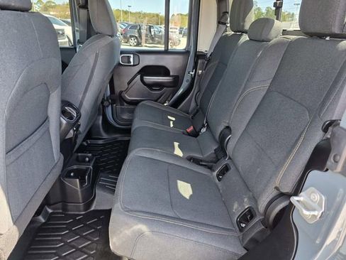 Used 2024 Jeep Gladiator Sport image 9