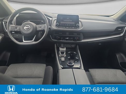Used 2024 Nissan Rogue SV AWD/4WD image 12