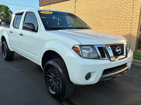 Used 2015 Nissan Frontier SV image 10