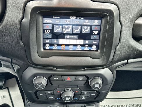 Used 2020 Jeep Renegade Latitude w/ Cold Weather Group image 20