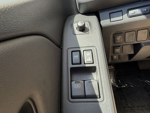 Used 2025 Nissan Frontier SV RWD image 28
