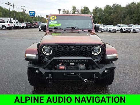 Used 2024 Jeep Wrangler Unlimited Sahara w/ Technology Group AWD/4WD image 3