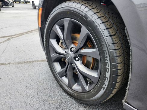 Used 2019 Chrysler Pacifica Touring-L Plus w/ S Appearance Package FWD image 33