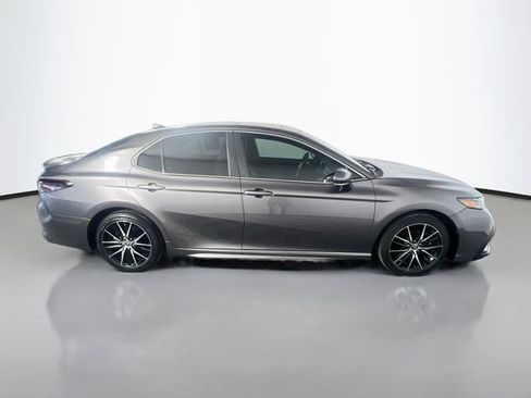 Used 2021 Toyota Camry SE w/ Convenience Package FWD image 9