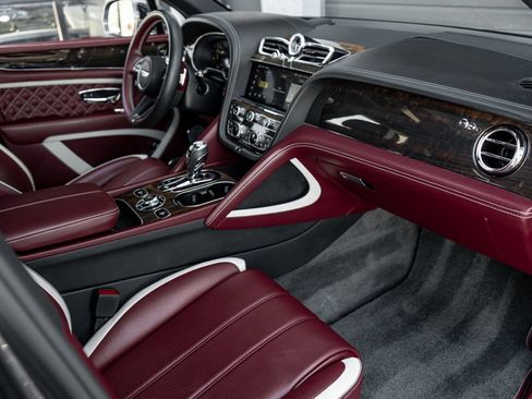 Certified 2024 Bentley Bentayga AWD/4WD image 2