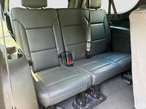 Used 2025 Chevrolet Suburban Z71 AWD/4WD image 28