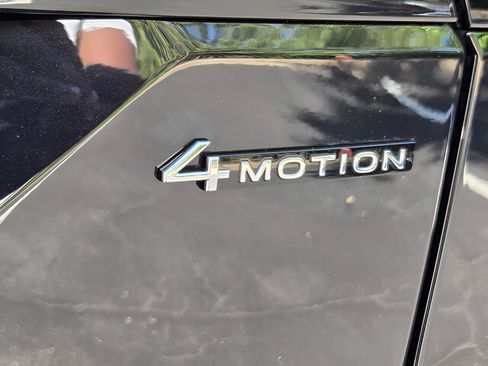 Used 2025 Volkswagen Atlas Peak Edition SE AWD/4WD image 31