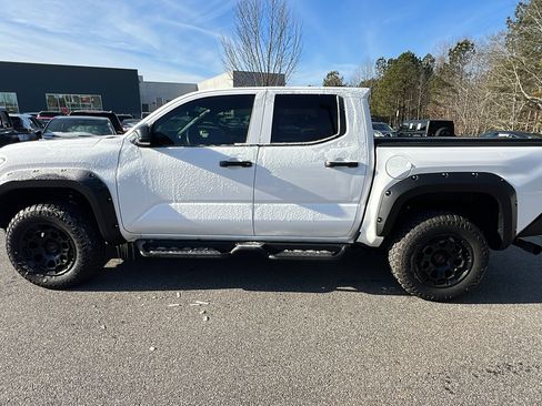 Used 2025 Toyota Tacoma SR image 11