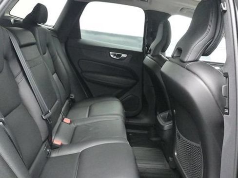 Used 2021 Volvo XC60 T6 Momentum AWD/4WD image 15