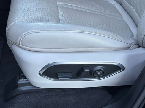 Used 2024 Jeep Wagoneer L Series II w/ Flexible Seating Group RWD image 14
