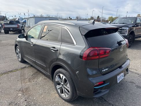Used 2021 Kia Niro EX image 3