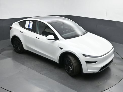 Used 2026 Tesla Model Y 2WD image 46