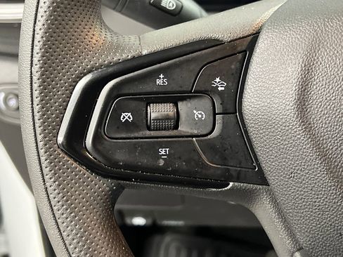 Used 2025 Chevrolet TrailBlazer LT AWD/4WD image 37