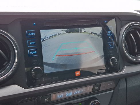 Used 2017 Toyota Tacoma TRD Off-Road AWD/4WD image 19