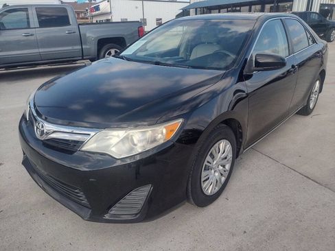 Used 2014 Toyota Camry L image 3