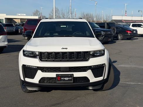 New 2026 Jeep Grand Cherokee Limited w/ Limited Altitude Package image 3