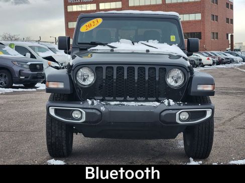 Used 2023 Jeep Gladiator Sport image 3