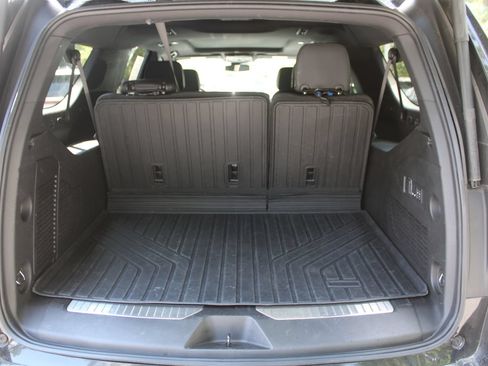 Used 2025 Chevrolet Suburban RST w/ RST Capability Package AWD/4WD image 10