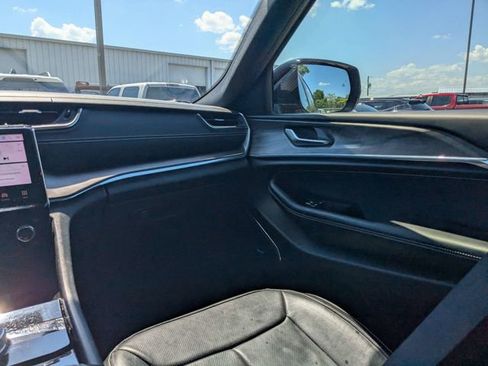 Used 2022 Jeep Grand Cherokee L Overland RWD image 18