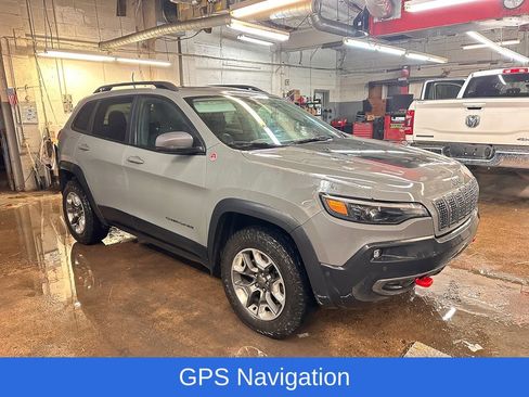 Used 2019 Jeep Cherokee Trailhawk AWD/4WD image 2