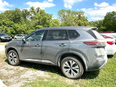 Used 2021 Nissan Rogue SV image 11