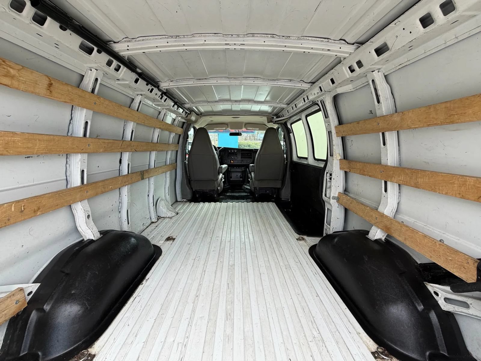 Used 2019 GMC Savana 2500 w/ Driver Convenience Package RWD image 16