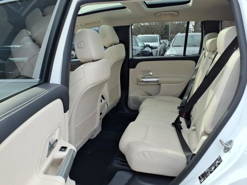 Used 2022 Mercedes-Benz GLB 250 4MATIC image 13