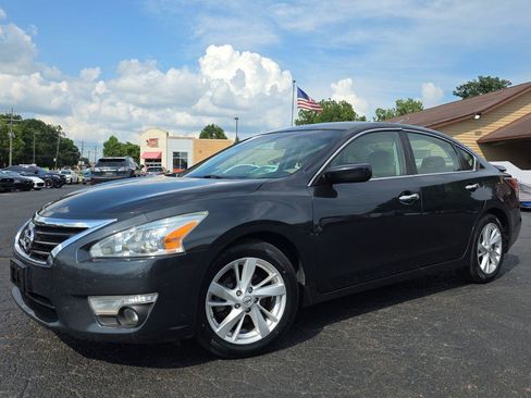 Used 2015 Nissan Altima 2.5 SV FWD image 1
