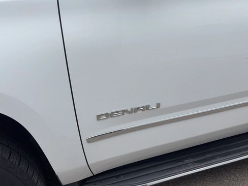 Used 2017 GMC Yukon Denali image 5