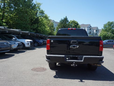 Used 2018 Chevrolet Silverado 1500 Custom w/ Custom Value Package AWD/4WD image 5