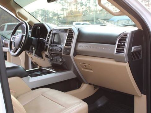 Used 2017 Ford F250 Lariat w/ Lariat Value Package image 29