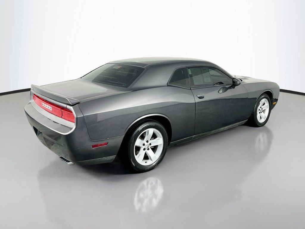 Used 2013 Dodge Challenger SXT RWD image 7