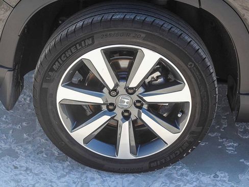 Used 2023 Honda Pilot Touring image 9