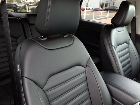 Used 2021 Ford Edge SEL image 11