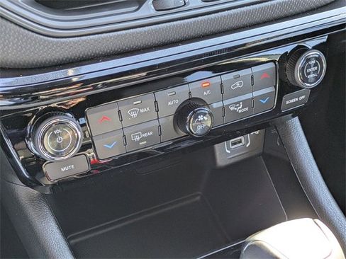 New 2026 Jeep Compass Latitude image 19