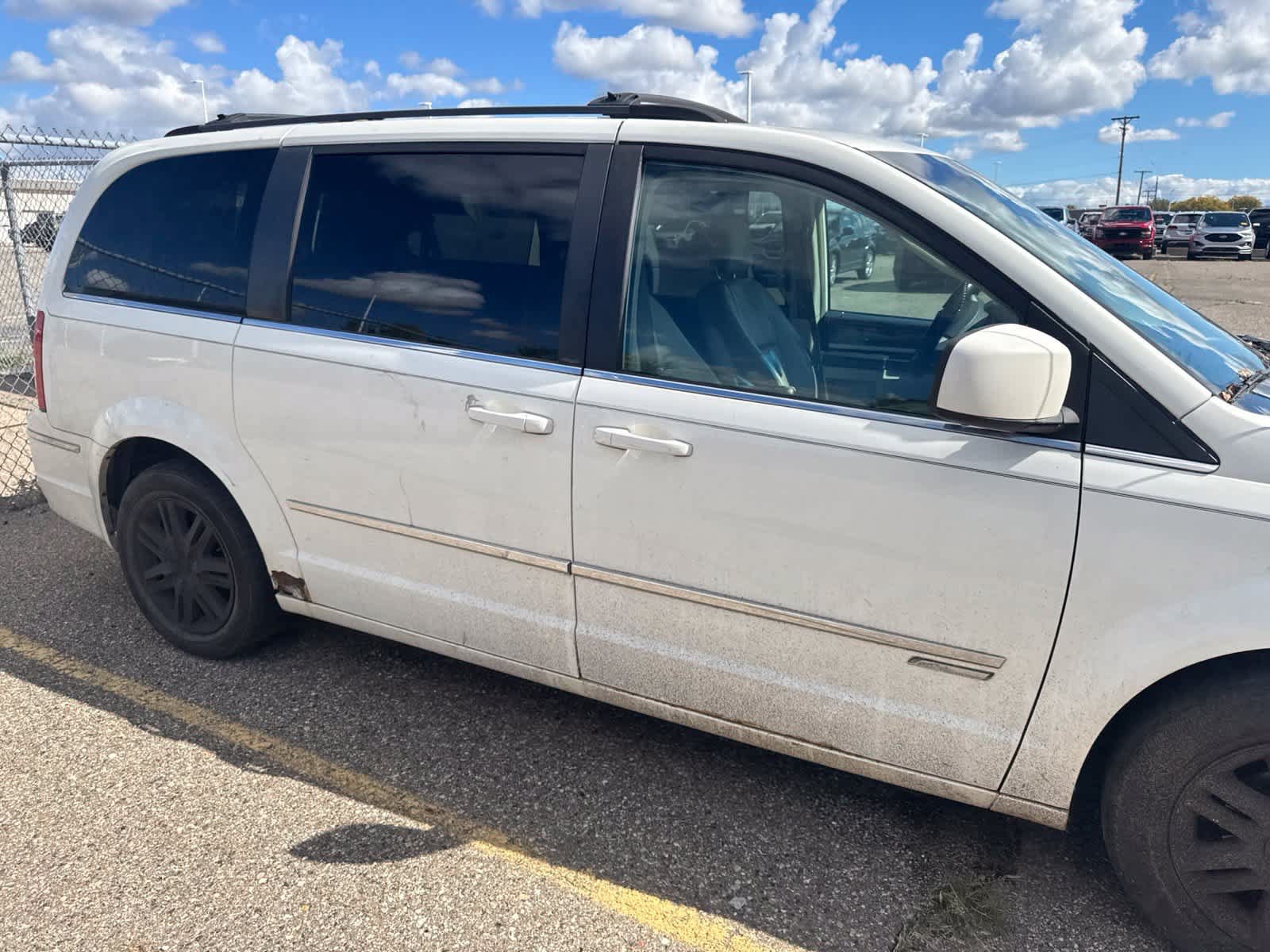 Used 2010 Chrysler Town & Country Touring FWD image 27