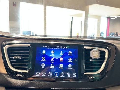 Used 2017 Chrysler Pacifica Touring-L w/ Tire & Wheel Group image 23