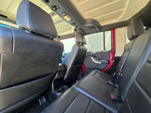 Used 2012 Jeep Wrangler Unlimited Sahara w/ Connectivity Group AWD/4WD image 13