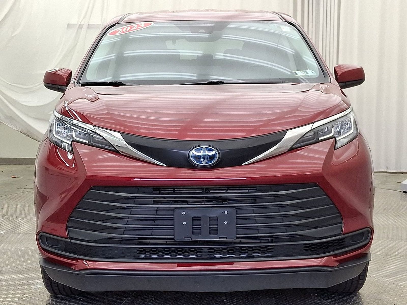 Used 2023 Toyota Sienna LE FWD image 32