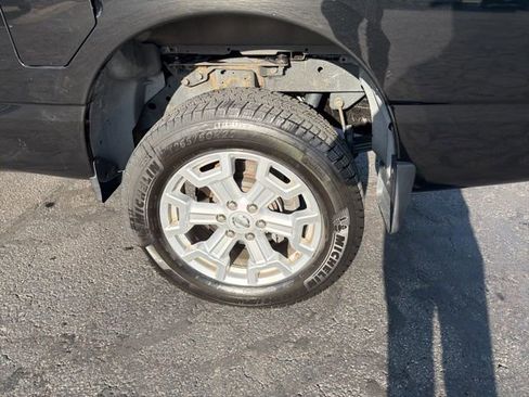 Used 2017 Nissan Titan SV image 39