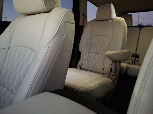 Certified 2024 Buick Enclave Avenir w/ Avenir Technology Package image 18