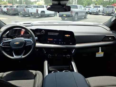 New 2026 Chevrolet Suburban LS AWD/4WD image 9