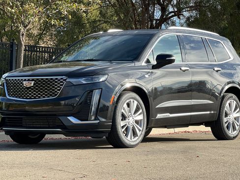 Used 2023 Cadillac XT6 Premium Luxury image 8