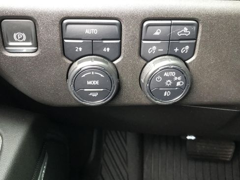 Used 2023 Chevrolet Silverado 1500 LTZ AWD/4WD image 17