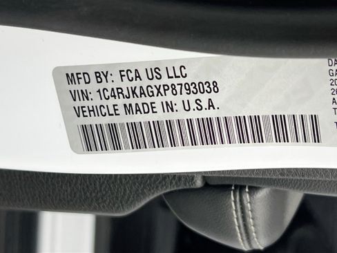 Used 2023 Jeep Grand Cherokee L Laredo image 31