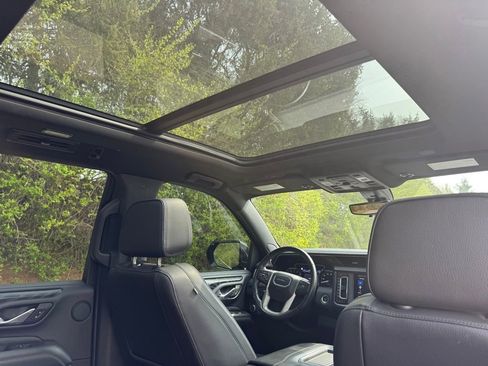 Used 2021 GMC Yukon Denali w/ Denali Premium Package image 19