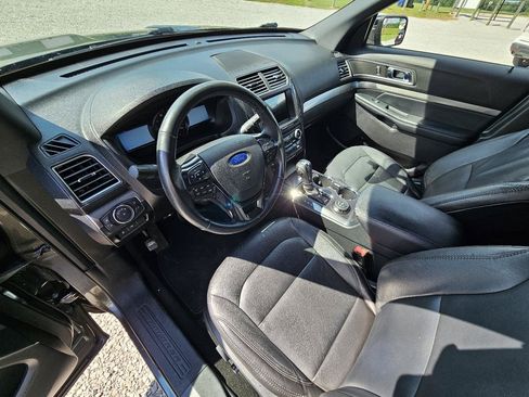 Used 2018 Ford Explorer XLT w/ Equipment Group 202A AWD/4WD image 15