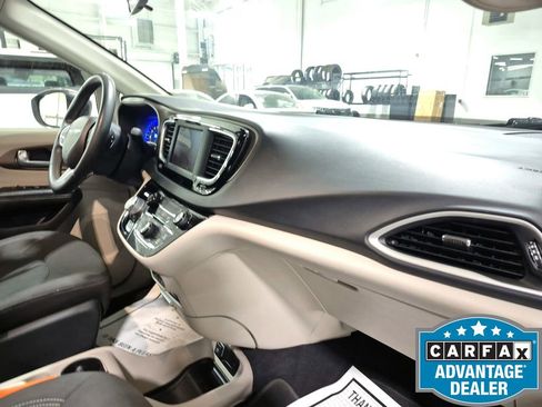 Used 2022 Chrysler Voyager LX FWD image 20