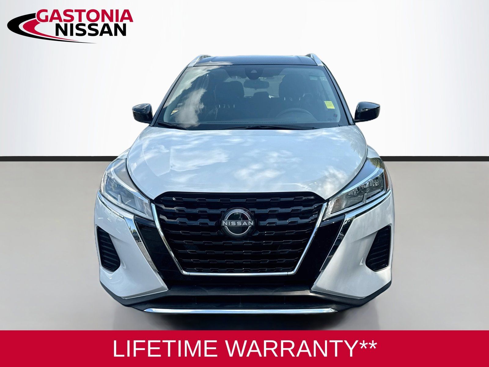 Used 2023 Nissan Kicks SV FWD image 2